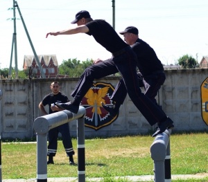 В Волгодонске полицейские продемонстрировали высокий уровень физической и огневой подготовки