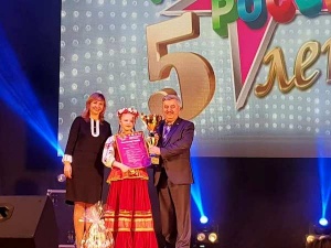 Депутаты наградили победителя V Международного фестиваля-конкурса детского и юношеского творчества «Имена России»
